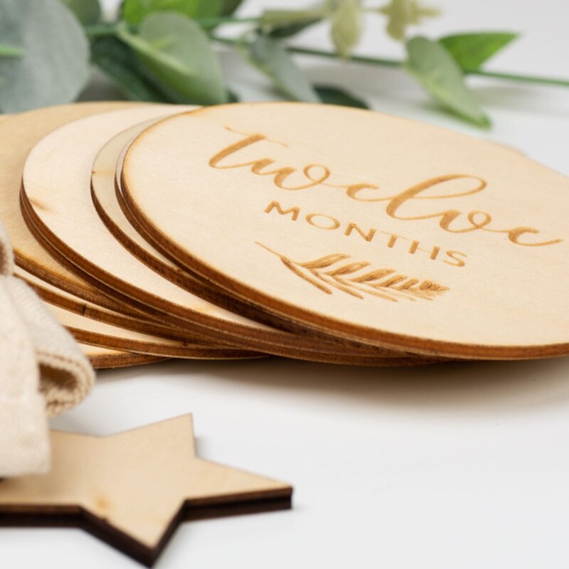 10Style Wooden Baby Milestone Card Letter Newborn Monthly Growth Recording Card Infant Birth Commemorative Card Photography Prop