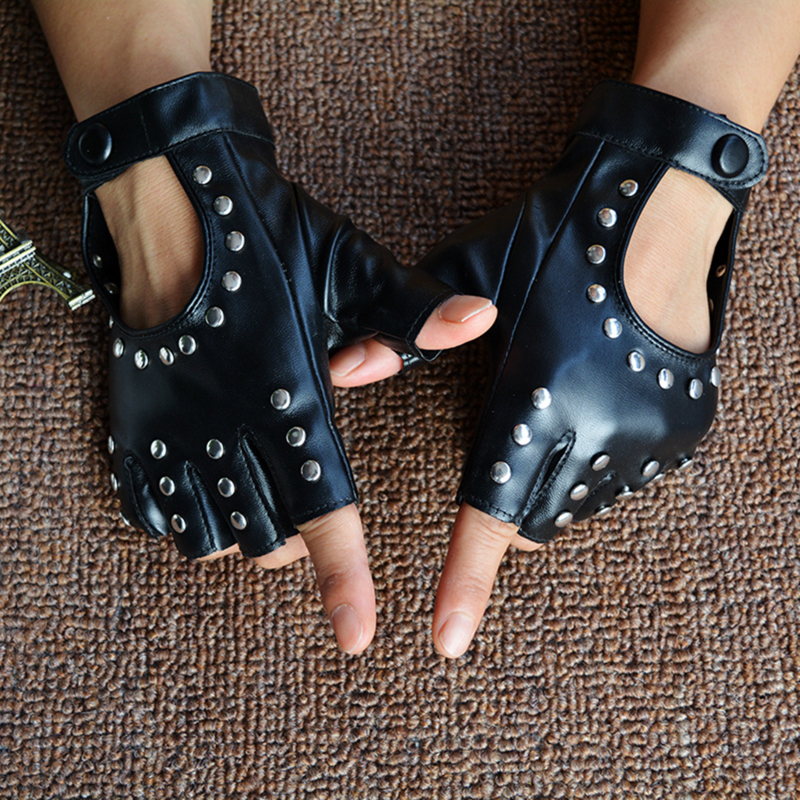1 paio di guanti senza dita in pelle nera Pu di Halloween femminile mezze dita che guidano guanti Punk moda donna guanti rivetti da ballo