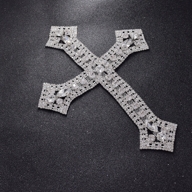 1 Buah Ukuran Besar Perak Jahit Salib-bentuk Applique dengan Kristal Berlian Buatan Jahit DIY Pakaian Pakaian Patch Aksesoris
