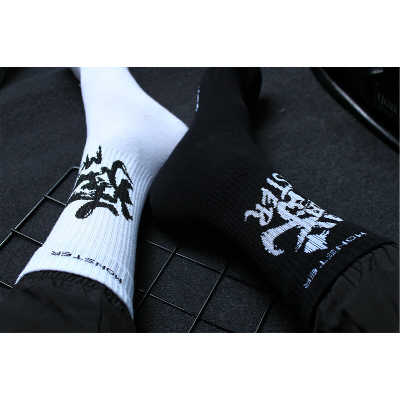 Simplicity Letter Monster Socking Harajuku แฟชั่นสีขาวสีดำจีนนุ่ม HipHop สเก็ตบอร์ด Trend Funny ผู้ชายถุงเท้าผู้หญิง