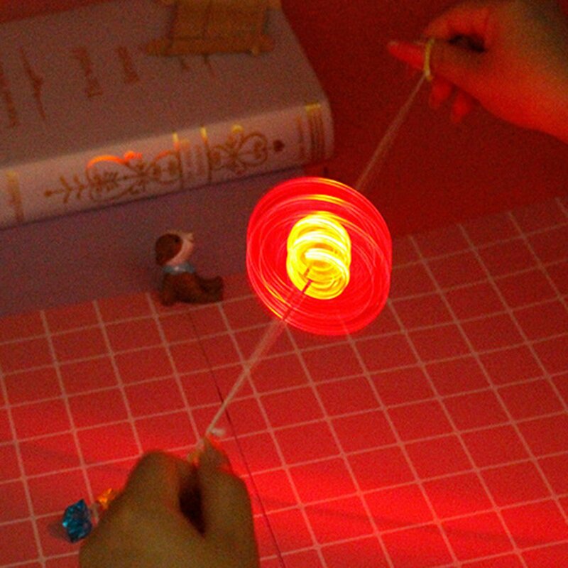 Luminous Hand Pull Flywheel Toy para crianças, corda intermitente, luz LED, Flash Gyro Gift, novidade, 1:5 pcs por lote