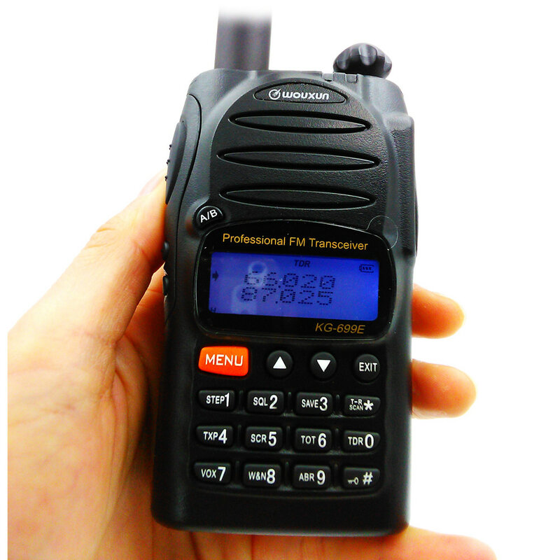 Radio bidirezionale 5W del ricetrasmettitore tenuto in mano di Wouxun Walkie Talkie KG-699E 66-88MHz / 136-174MHz / 400-470MHz