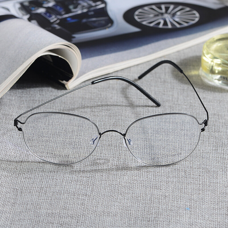 Sekrup Kacamata Kreatif Gratis dan Bingkai Yang Dipersonalisasi untuk Pria dan Wanita dengan Bingkai Miopia Elips Retro dan Kacamata Ultraringan