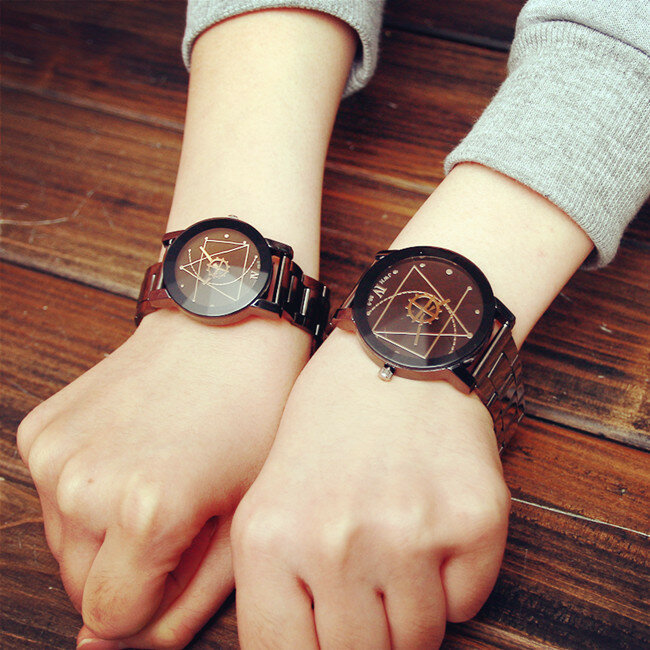 Reloj de acero inoxidable para hombre y mujer, pulsera de mano con puntero triangular, brújula, esfera de segunda mano, ideal para regalo