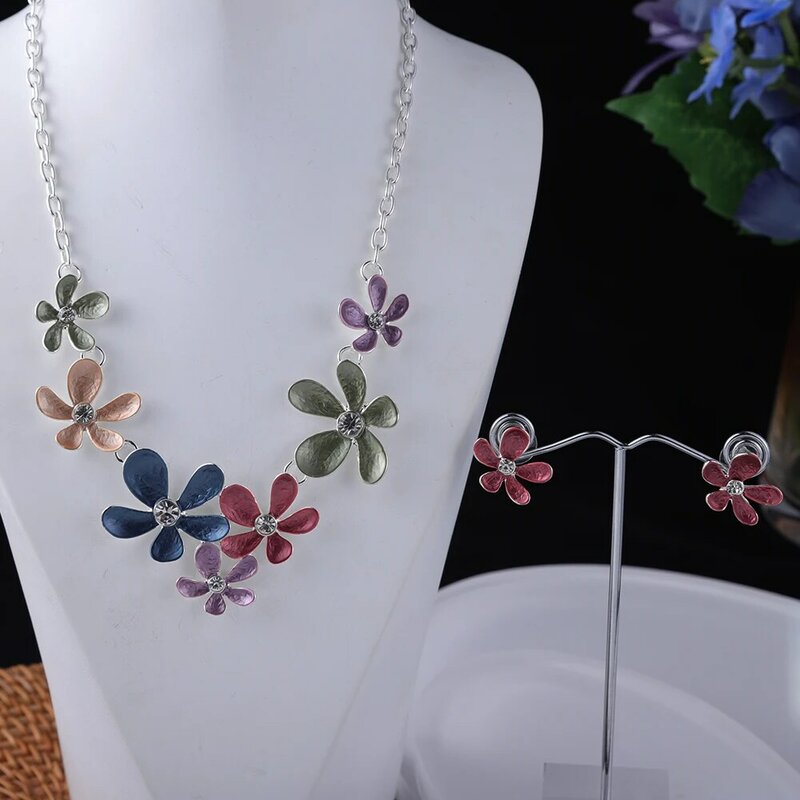 MeiceM 2022 Desain Baru Wanita Kristal Bunga Menggantung Kalung Perhiasan untuk Wanita Rantai Enamel Kalung Mode Tren Hadiah Ibu