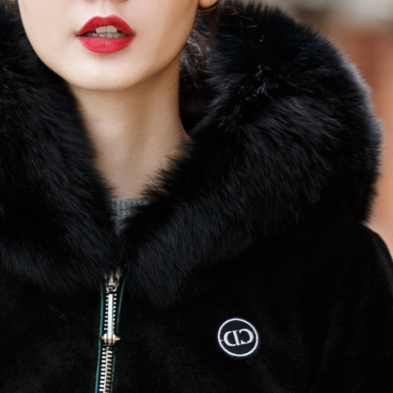 Women Real Sheep Fur Coat Large Natural Fox Fur Collar Hooded Short Genuine Fur Jacket Winter Warm Coats Outerwear YQ853