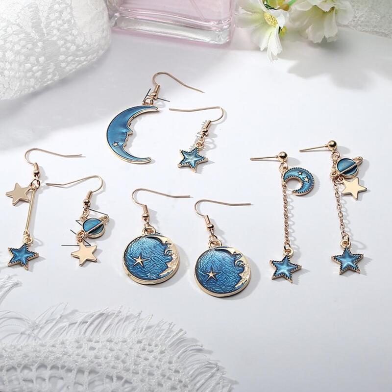 Boucles d'oreilles pendantes de dessin animé pour femmes, lune, étoile, asymétrique, planète, pendentif, tout match, crochet, bijoux, 1 paire