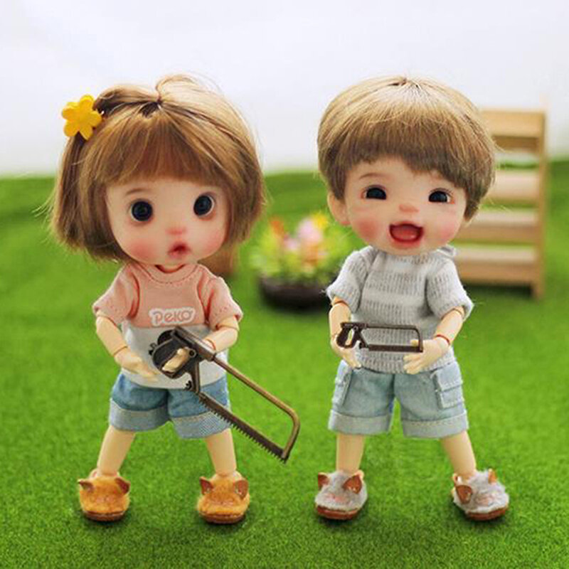 1/12ตุ๊กตา House Miniature อัลลอย Saw จำลองเครื่องมือของเล่นสำหรับ Mini ตกแต่งตุ๊กตาอุปกรณ์เสริม