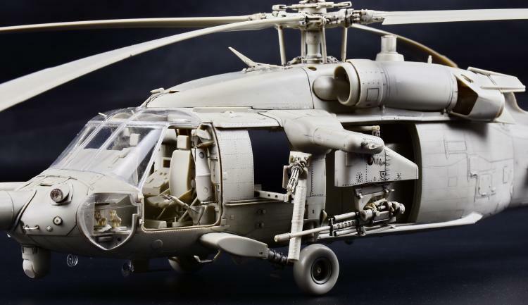 Kitty hawk 1/35 MH-60L blackhawk kh50005 & figuras de resina conjunto & medalha modelo kit