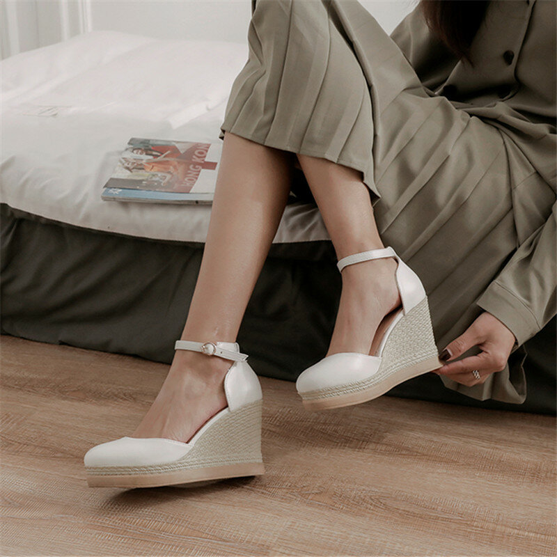 Zapatos de cuña con plataforma para mujer, calzado de tacón alto con punta redonda, color blanco y negro, 2020