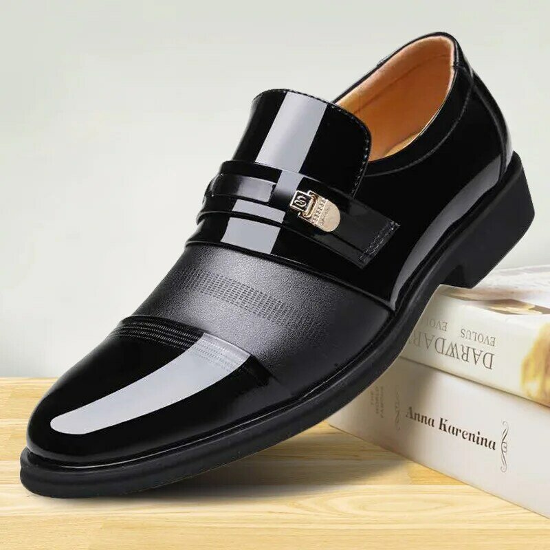 Sapatos de couro sintético masculinos luxuosos, loafers para homens de negócios, sapatos pretos de ponta fina, respirável, sapatos de casamento 698
