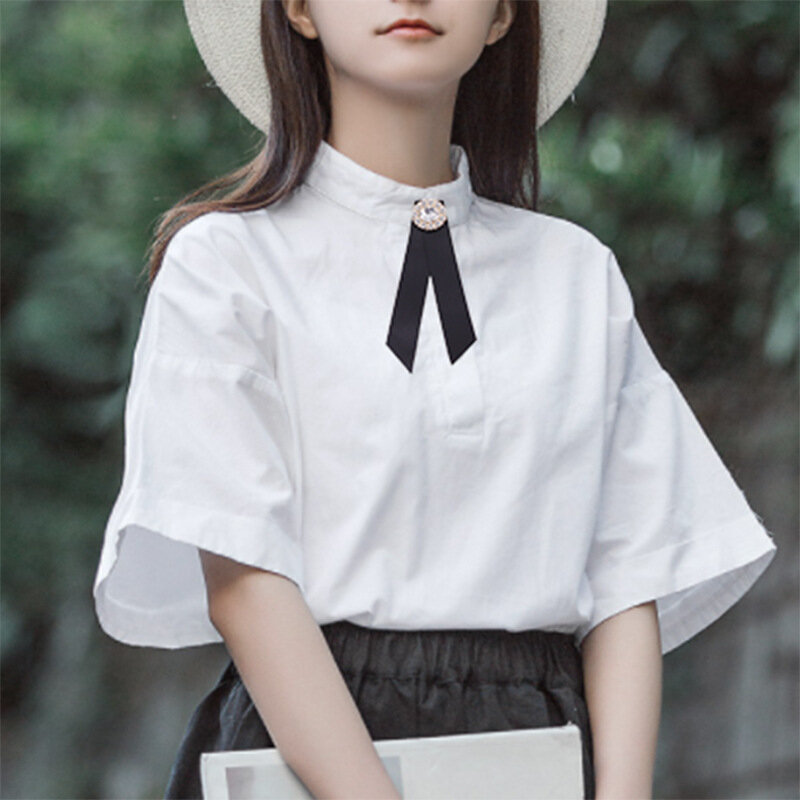 Einfache Frauen Fliege Broschen britischen koreanischen College-Stil Band Student Uniform Shirt reine Farbe Strass Kragen Blume Pin