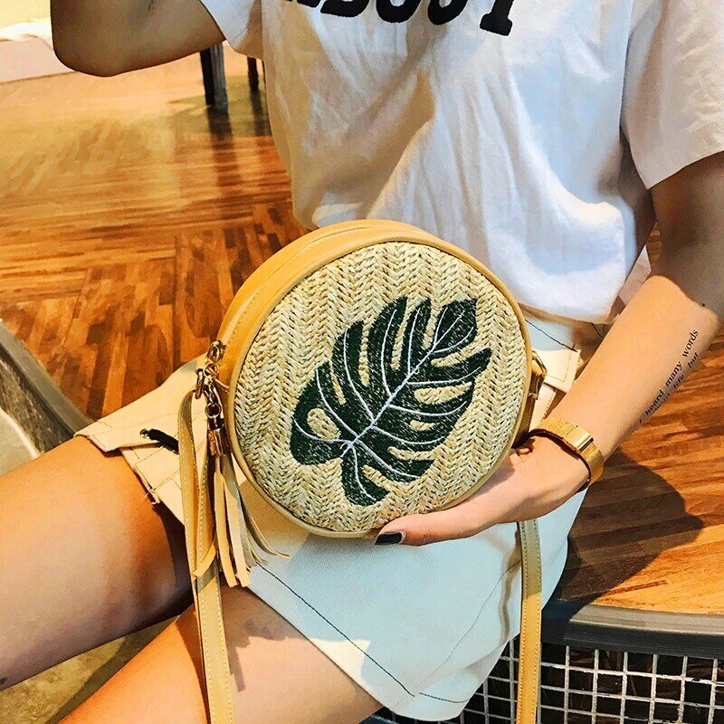 Women's bag 2020 Leaves Pineapple Embroidery Wild Simple One-shoulder Diagonal Tassel Straw round bag Light and Stylish