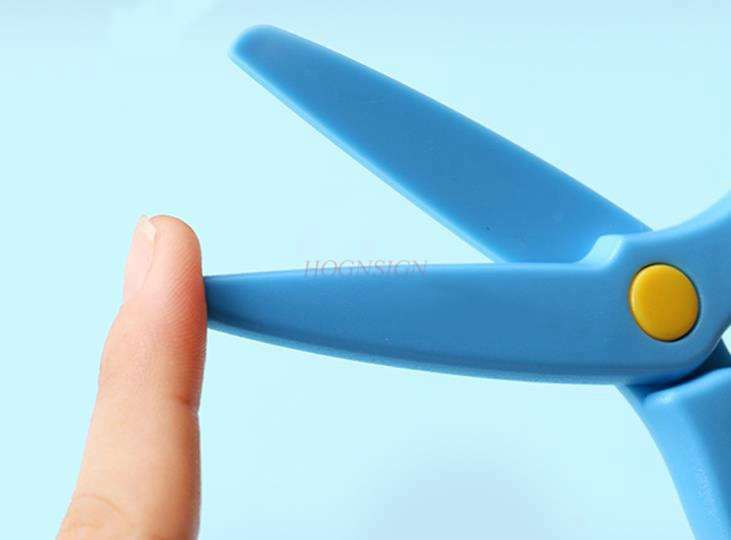 Portable multifunctional art children's scissors do not hurt hands plastic scissors for kindergarten elementary school art class