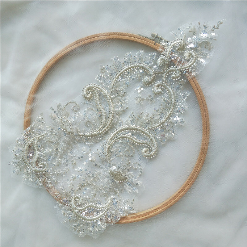 Nuovo high-end argento-bianco in rilievo sequined vestito da cerimonia nuziale del pannello esterno Europeo FAI DA TE materiale del merletto del fiore applique