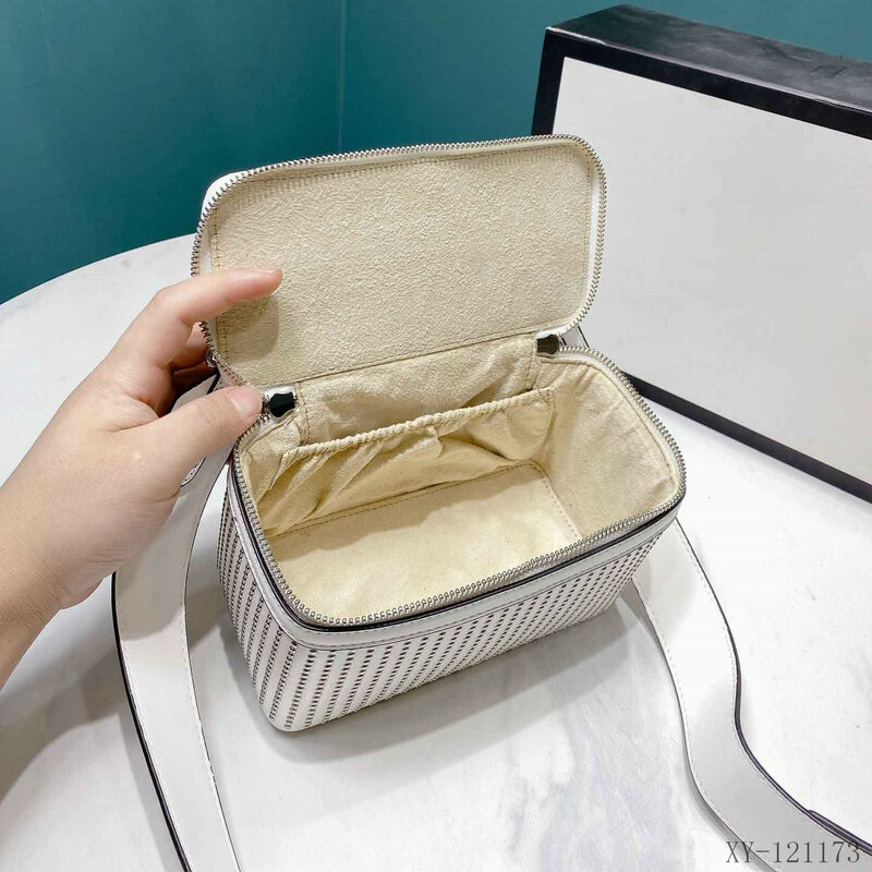 2020 첫 럭셔리 디자이너 대용량 여성 스터드 솔리드 컬러 메이크업 가방