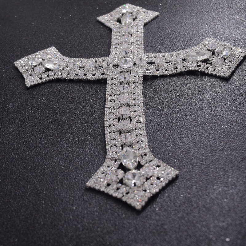 Apliques plateados en forma de cruz para costura, accesorio de gran tamaño con diamantes de imitación de cristal, para ropa, DIY, 1 unidad