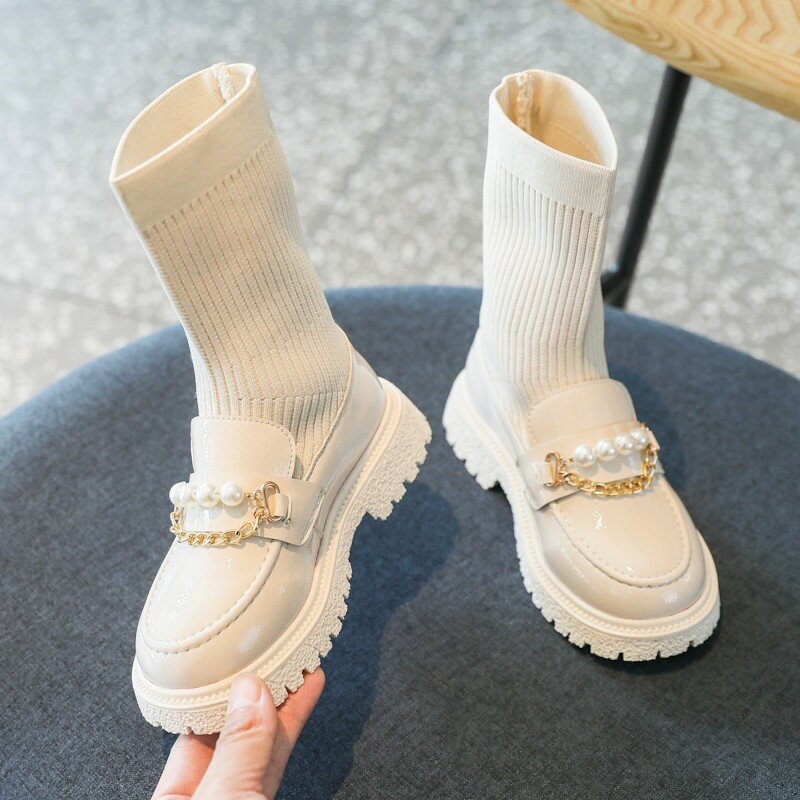 Botas de piel sintética con perlas de Metal para niñas, elegantes zapatos de goma para bebés, para otoño e invierno, 2021