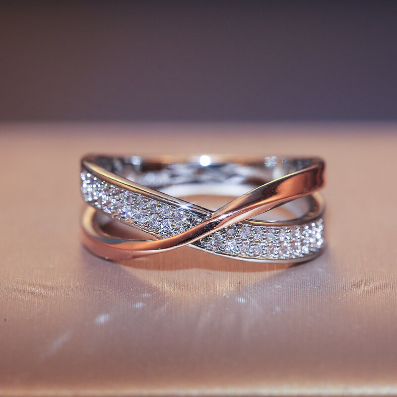 Huitan Nieuwste Verse Twee Tone X Vorm Cross Ring Voor Vrouwen Wedding Trendy Sieraden Dazzling Cz Steen Grote Moderne Ringen anillos