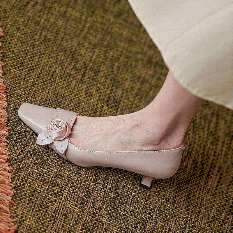 Francês pequeno salto quadrado toe sapatos de casamento feminino primavera e outono mid-heel novo estilo nicho de fadas estilo suave único sapatos