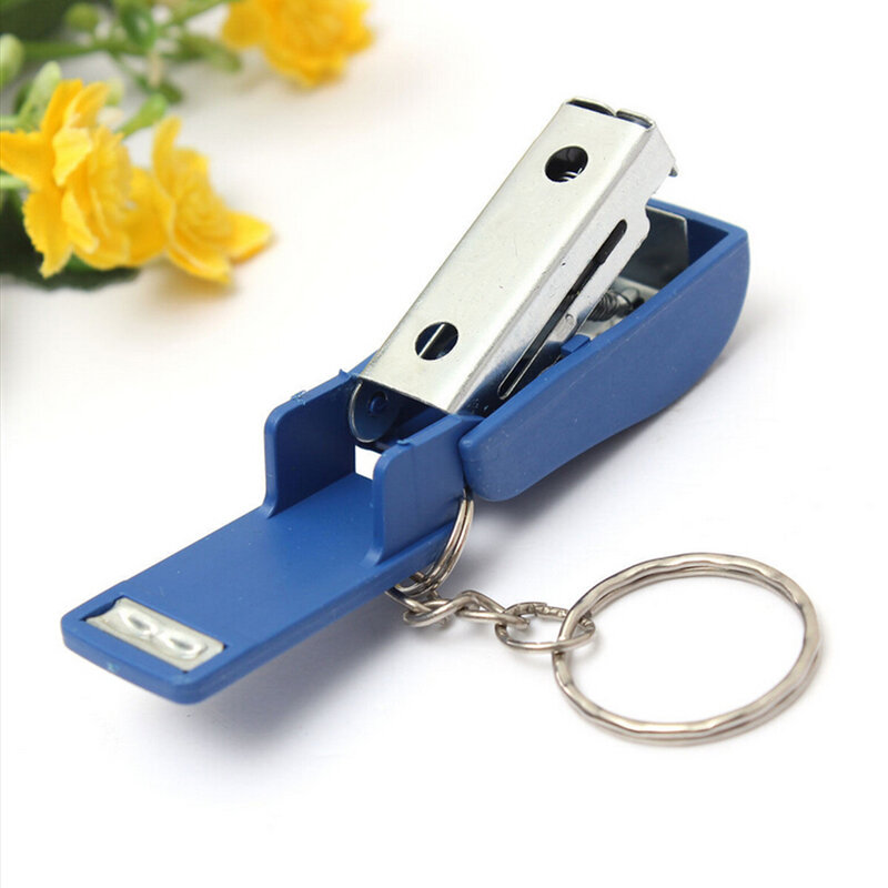 1PcกระดาษBinder Paperclip Mini Staplerพร้อมพวงกุญแจโรงเรียนอุปกรณ์สำนักงานเครื่องเขียนสีสุ่ม