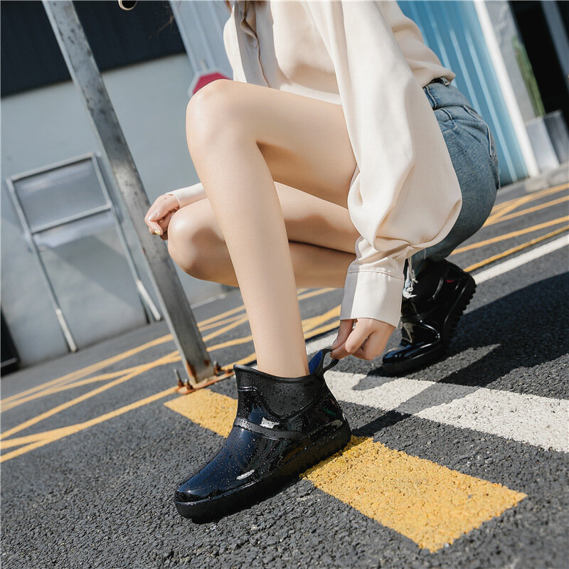 Buty do wody damskie buty do kostki buty przeciwdeszczowe Pvc Rainboots dla kobiet jednokolorowe modne buty wędkarskie kostki
