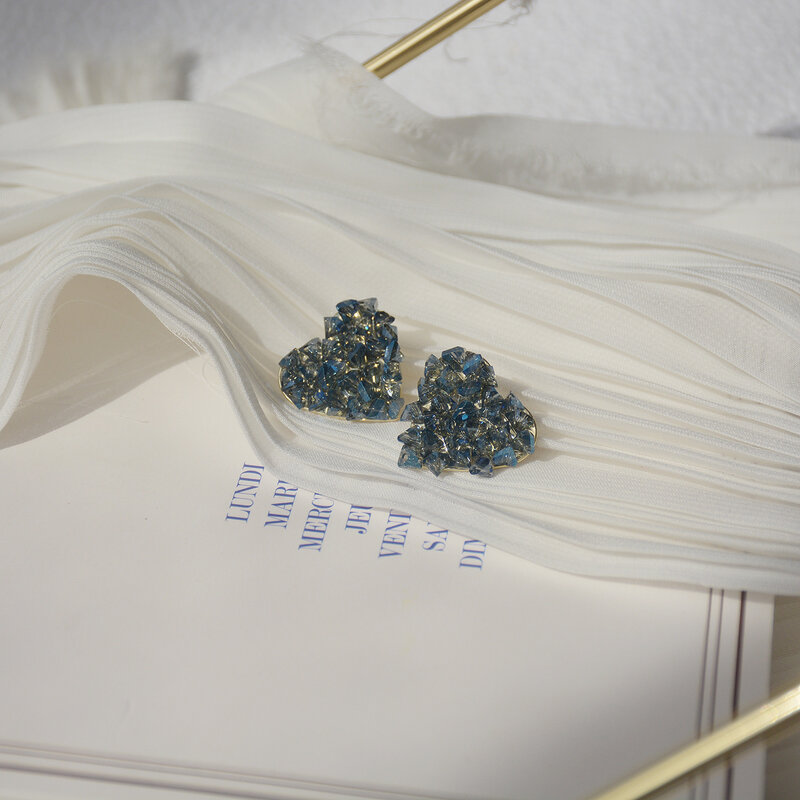 Pendientes de tuerca de cristal azul para mujer, joyería elegante chapada en oro Real de 14k, exquisitos y encantadores, para fiesta y vacaciones