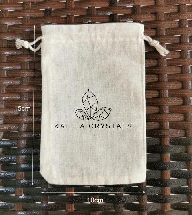 5000 PCS Logotipo personalizado 10x15cm Bolsas de algodón con cordón impresas con "Cristales Kailua" en logotipo negro