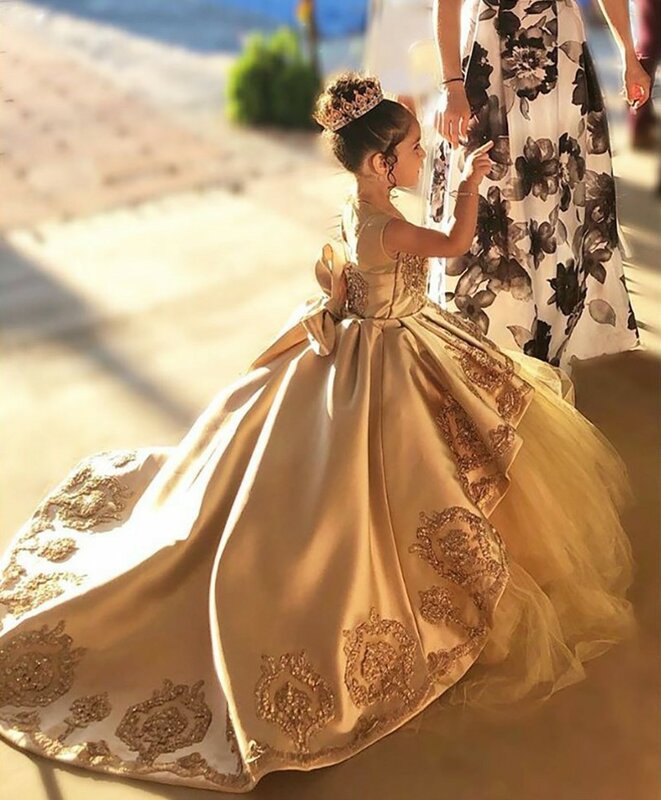 2023 ouro primeira comunhão vestidos crianças noite applique arco longo meninas pageant wear renda tule vestido da menina flor