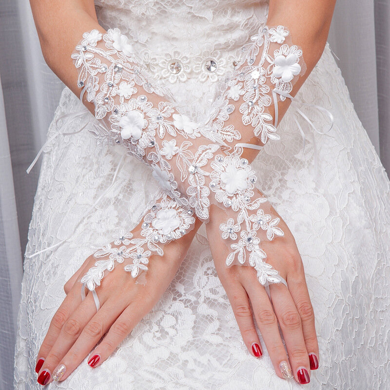 New Arrival Ivory rękawiczki ślubne koronkowe aplikacje zroszony tanie koronkowe rękawiczki Sexy akcesoria ślubne ślub długi tiul rękawiczki damskie
