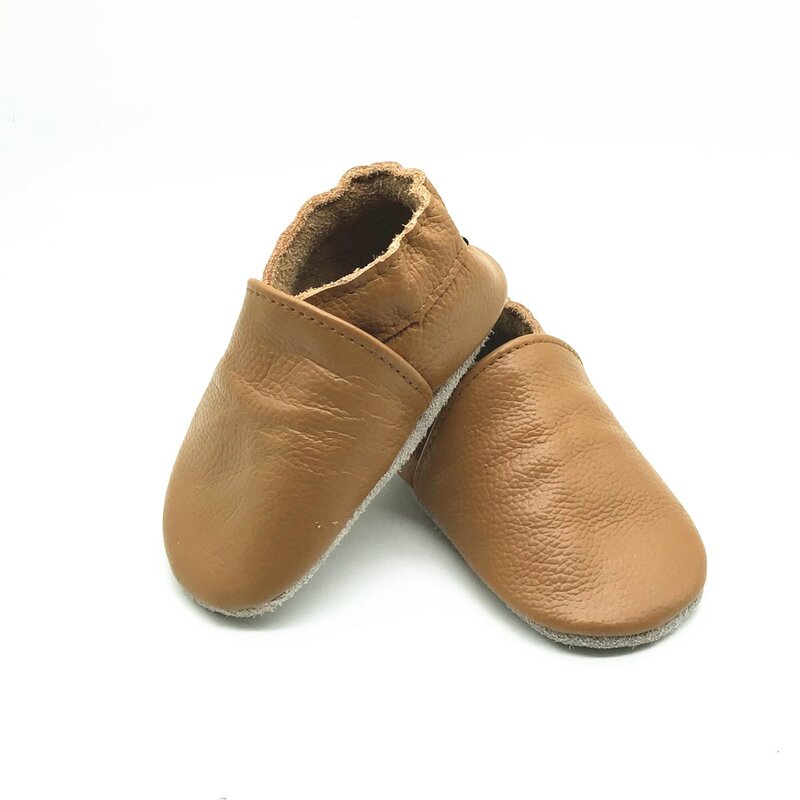 Sapato para bebês de couro bovino, sapatinho infantil antiderrapante com sola macia para primeiros passos para meninos e meninas
