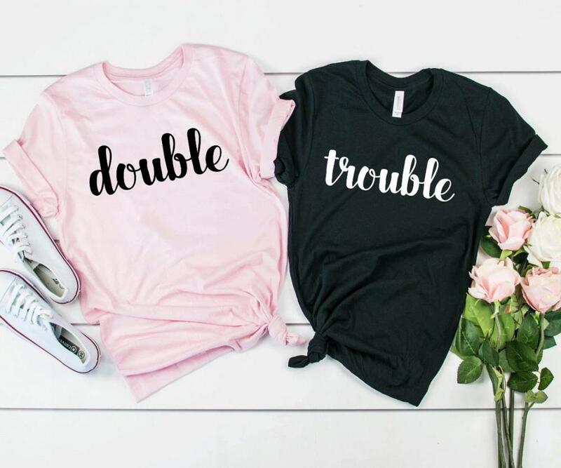 Double Trouble-camisetas de algodón con estampado de letras para mujer, camisa informal con cuello redondo, Top de manga corta