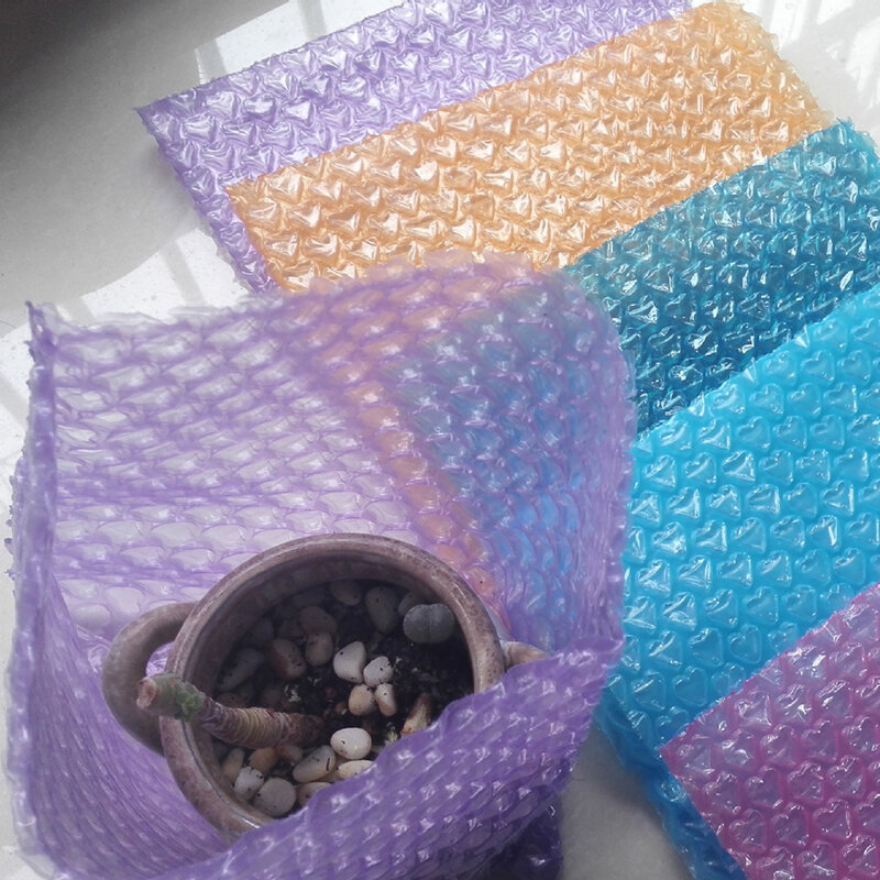 50個10 × 10センチメートル色のプラスチックバブルバッグ正方形ポリバブル封筒ギフト包装耐衝撃郵送袋封筒バッグ
