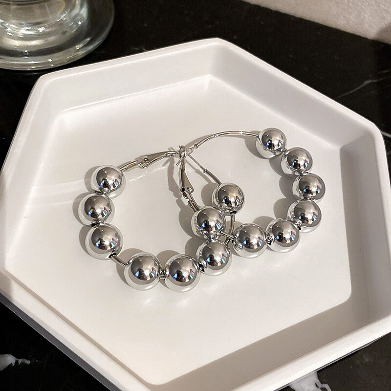 Coole helle silberne Farbe Perlen Ohr bügel für Frauen trend ige Mädchen Frauen Ohrringe übergroßen Schmuck Großhandel