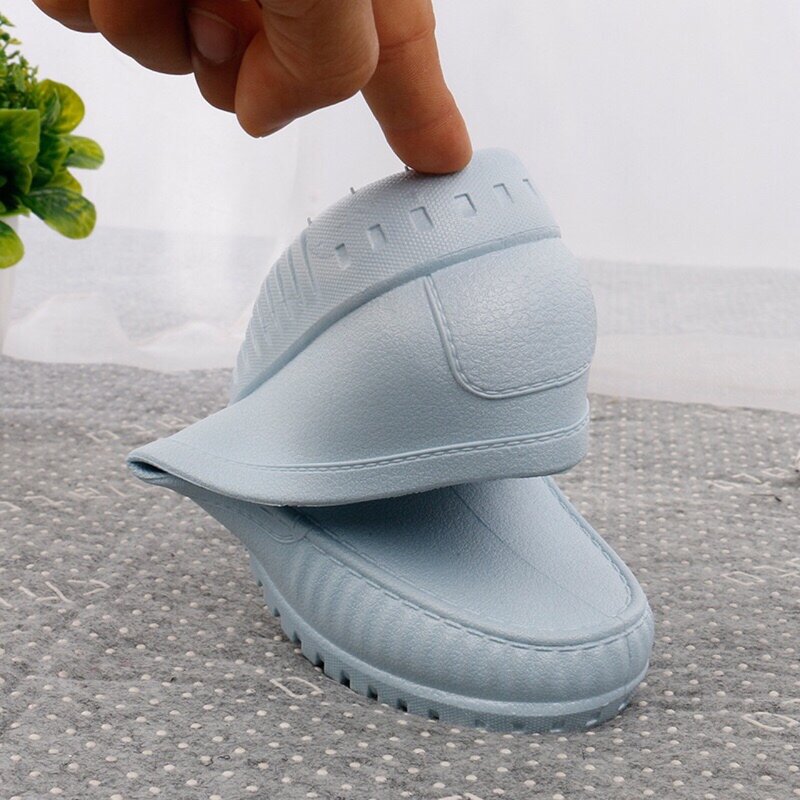 Sapatos femininos  Botas femininas Silicone à prova d' água Sapatos de Chuva Das Mulheres Sapatos de Plataforma 2021 Verão Deslizamento em Loafers Senhoras Novo Designer de Moda Antiderrapante Sapatos de Chuva