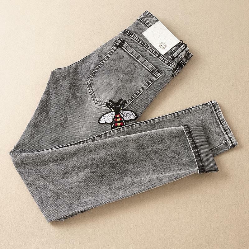 Jeans personalidad Retro gris ahumado pantalones vaqueros para hombres autocultivo pies estiramiento pantalones largos flor gris tendencia salvaje