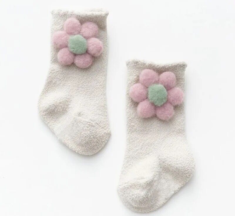 Chaussettes pour bébé, nouvelles chaussettes chaudes, mignonnes, à fleurs, douces et antidérapantes, pour les pieds