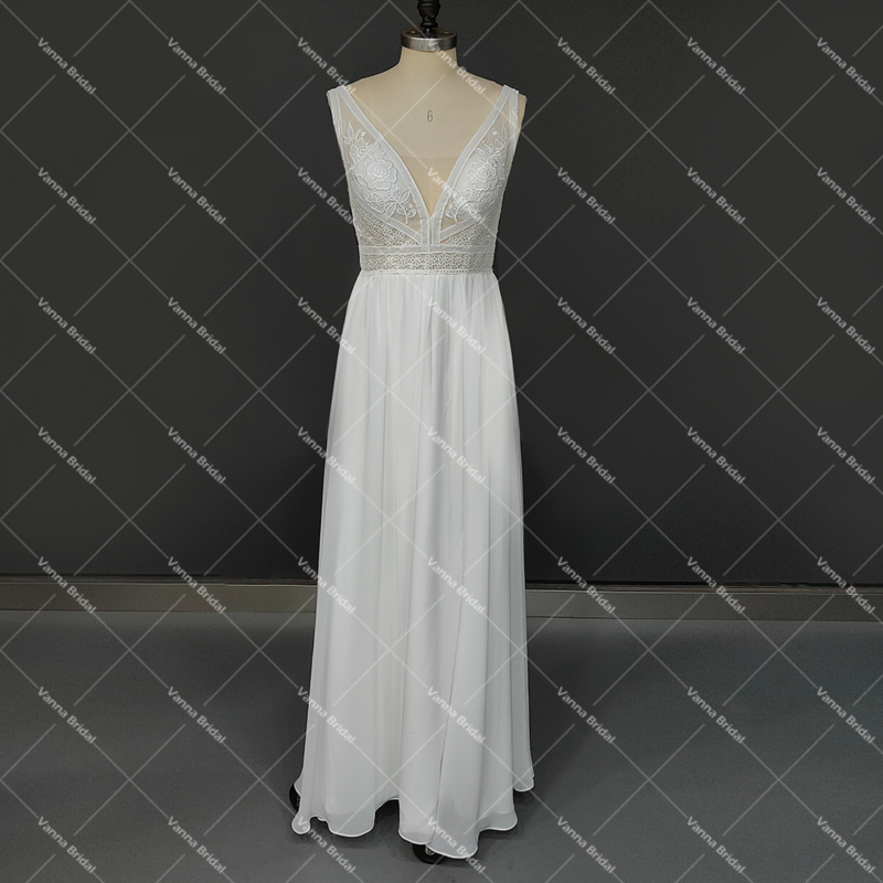 Шифоновое свадебное платье А-силуэта с V-образным вырезом, без рукавов, с открытой спиной и высоким разрезом
