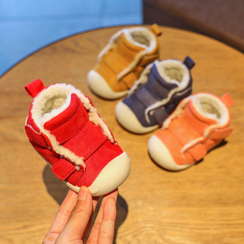 Sapatos de inverno para bebês, calçados para primeiros passos antiderrapantes para meninos e meninas recém-nascidos, calçados de pelúcia quente para crianças tênis macios solado,