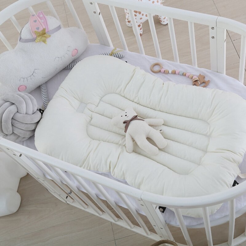 Portable bed middle  baby  newborn bionic   foldable BB anti pressure portable 