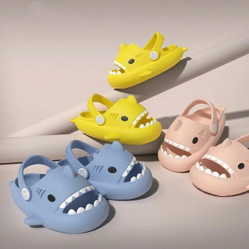 Sandálias de tubarão dos desenhos animados para meninos e meninas, slides de banho antiderrapantes bonitos, sapatos de praia confortáveis, chinelos infantis ao ar livre de verão