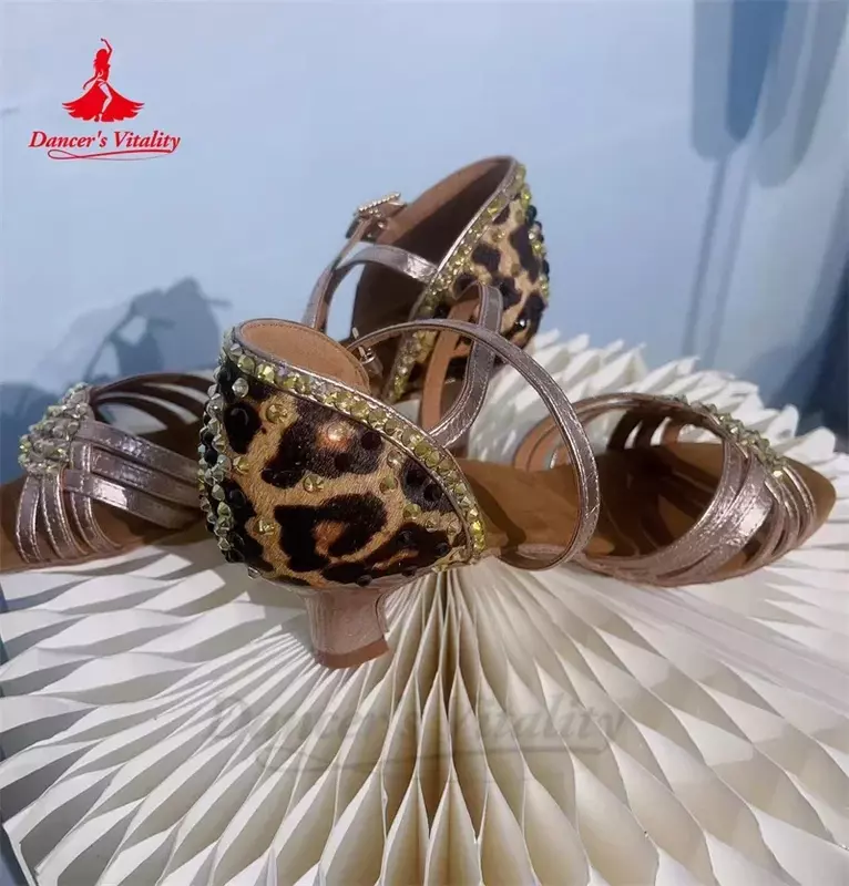 Scarpe da ballo con diamante nuove scarpe da ballo latino fabbrica su misura per adulti suola antiscivolo per interni Rumba Chacha scarpe latine