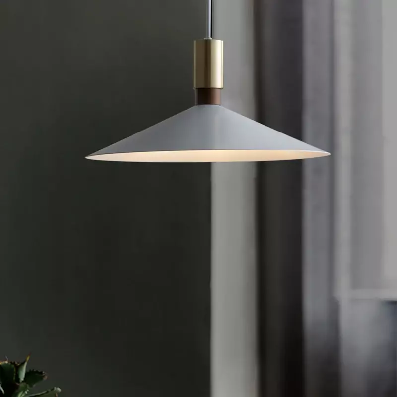 Lampe LED Suspendue en Forme de Cône au Design Minimaliste Moderne, Luminaire Décoratif d'Nik, Disponible en Noir et Blanc, Idéal pour un Restaurant, une Salle à Manger, un Bar ou un Bureau