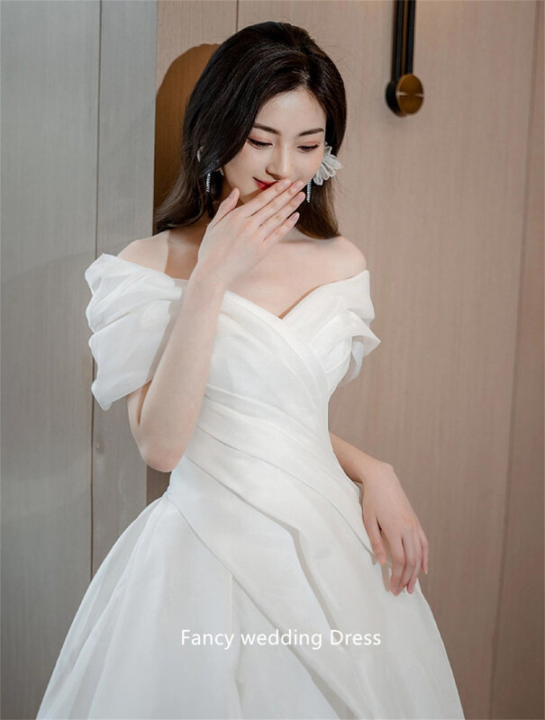 Gaun pernikahan bahu terbuka Korea mewah gaun pengantin lipat kereta panjang lengan pendek Organza buatan khusus