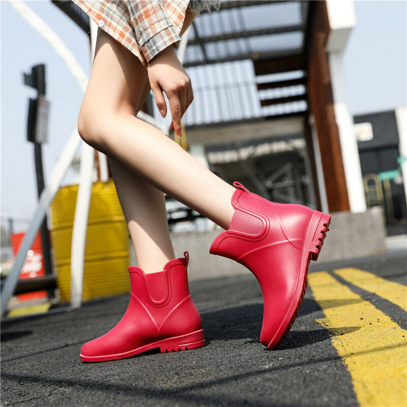 Sapato de chuva feminino de tubo curto, impermeável e antiderrapante para trabalho, elegante e monocromático para caminhada ao ar livre, bota de água em PVC, novo e elegante