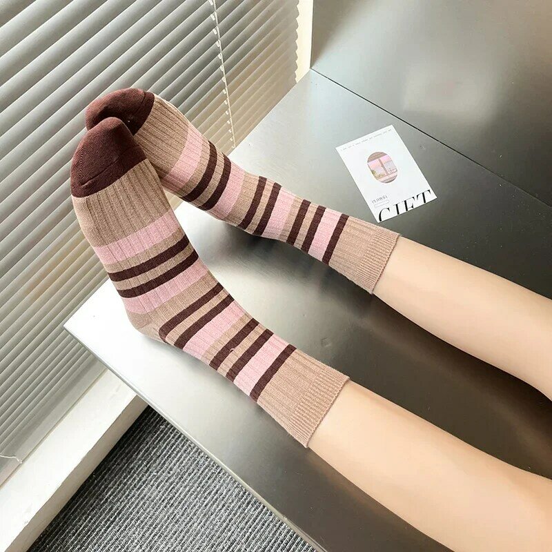 Kaus kaki wanita gaya akademis Jepang kaus kaki panjang kasual baru musim gugur kaus kaki bergaris Retro gaya Preppy Jepang