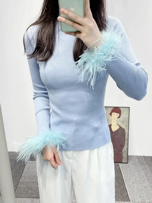 Suéter feminino azul de gola alta, punhos de penas, pulôver doce, primavera, 2024
