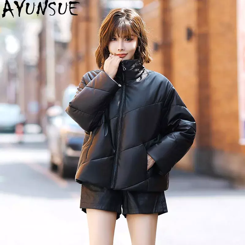 Ayunsue เสื้อหนังแกะแท้สำหรับผู้หญิงเสื้อกันหนาวคอตั้งเสื้อขนเป็ดสั้นสำหรับ2023ฤดูหนาว
