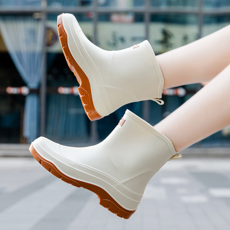 Botas de lluvia impermeables para mujer, zapatos antideslizantes para caminar al aire libre, de PVC, a la moda, para primavera y verano, 2023