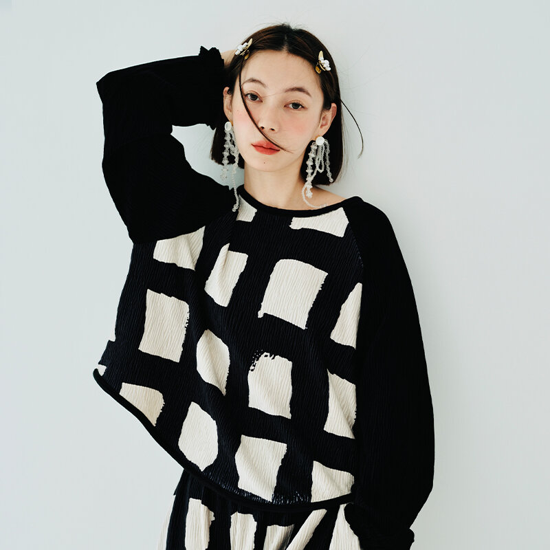 Imakokoni oryginalny design z długimi rękawami pulower z okrągłym dekoltem koszulka top jesień nadruk w szkocką kratę czarna luźna patchworkowa damska